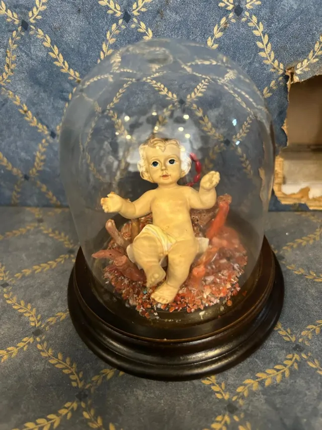 Bambino in teca con base in legno