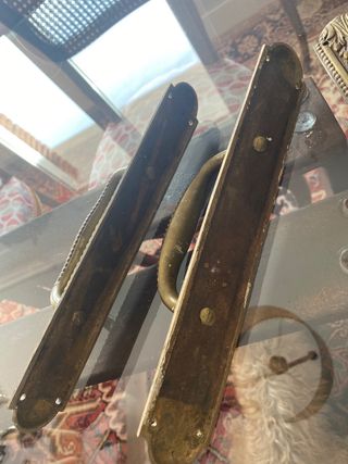 Tiradores de bronce antiguos para puerta