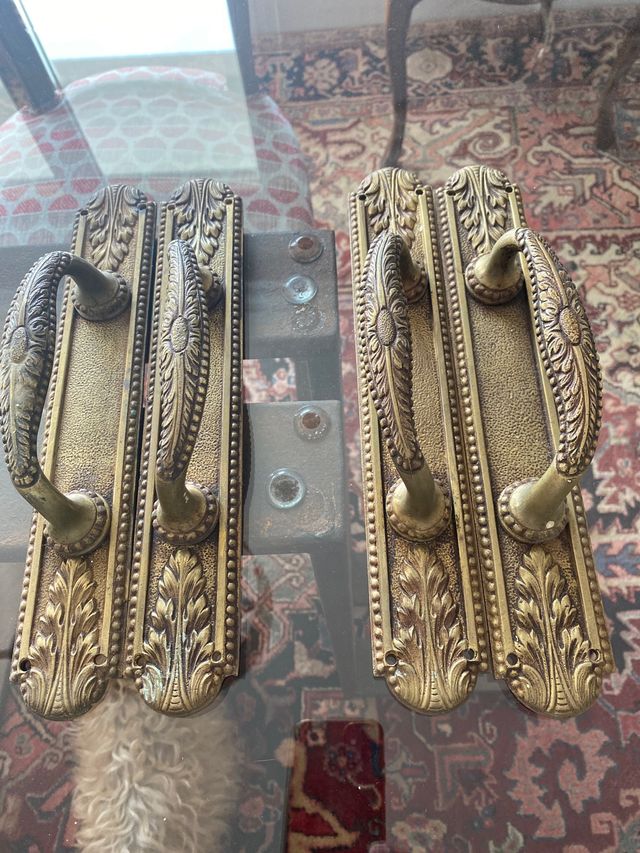 Tiradores de bronce antiguos para puerta