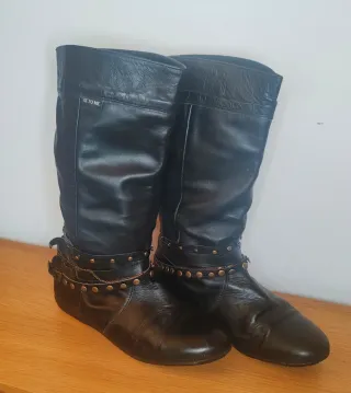 Botas piel mujer tachuelas
