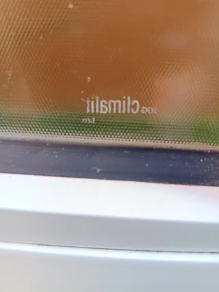 Ventana de  aluminio de medio punto blanca