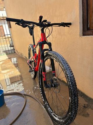 Bicicleta Giant MTB Roja
