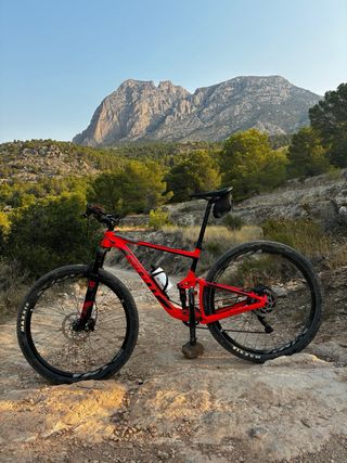 Bicicleta Giant MTB Roja