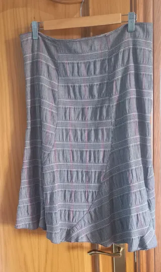 Traje de chaqueta y falda a cuadros