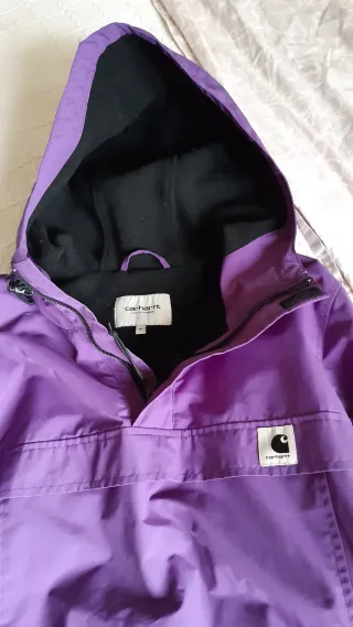 Cazadora Carhartt morada