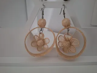 Broche y pendientes flor beige
