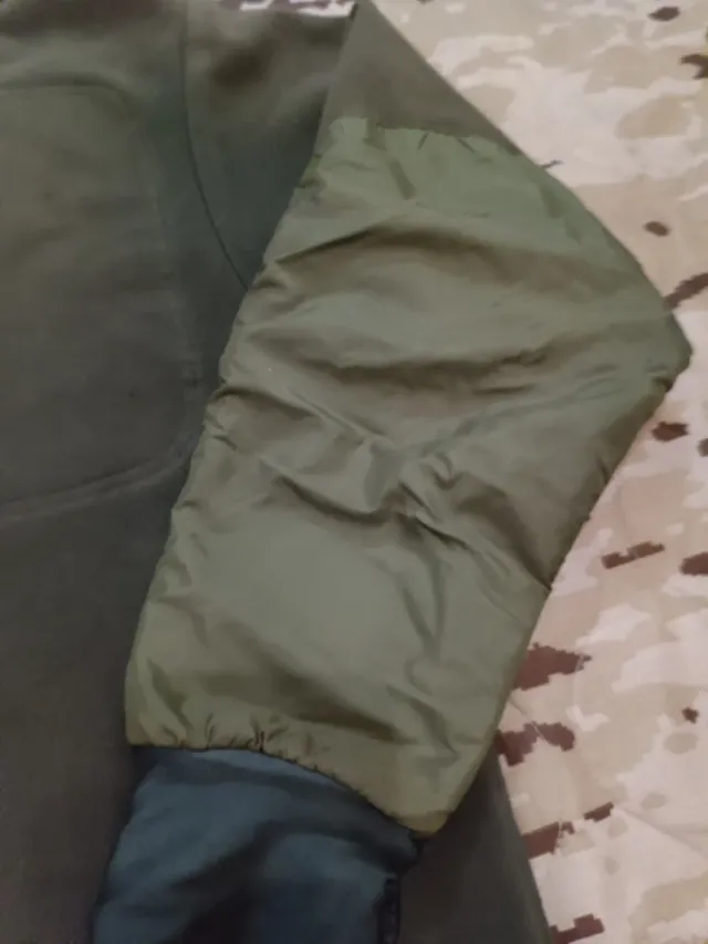 Chaqueta polar verde militar