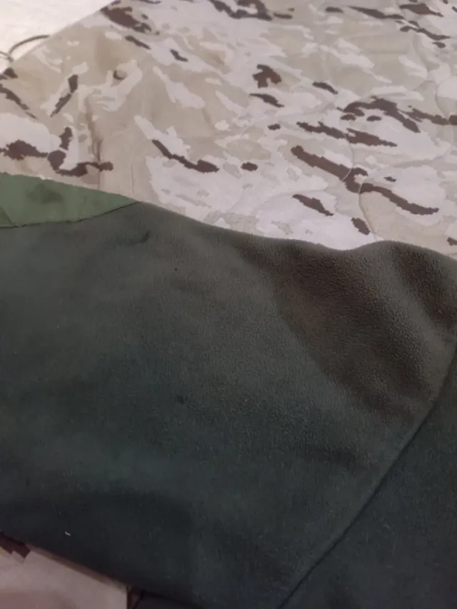 Chaqueta polar verde militar