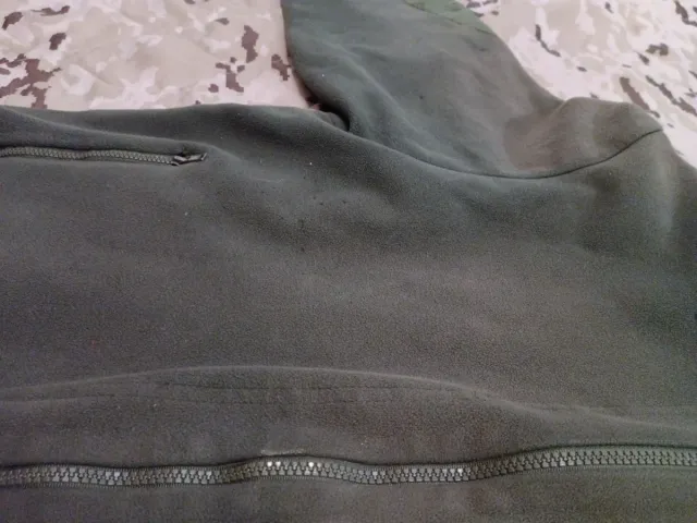 Chaqueta polar verde militar