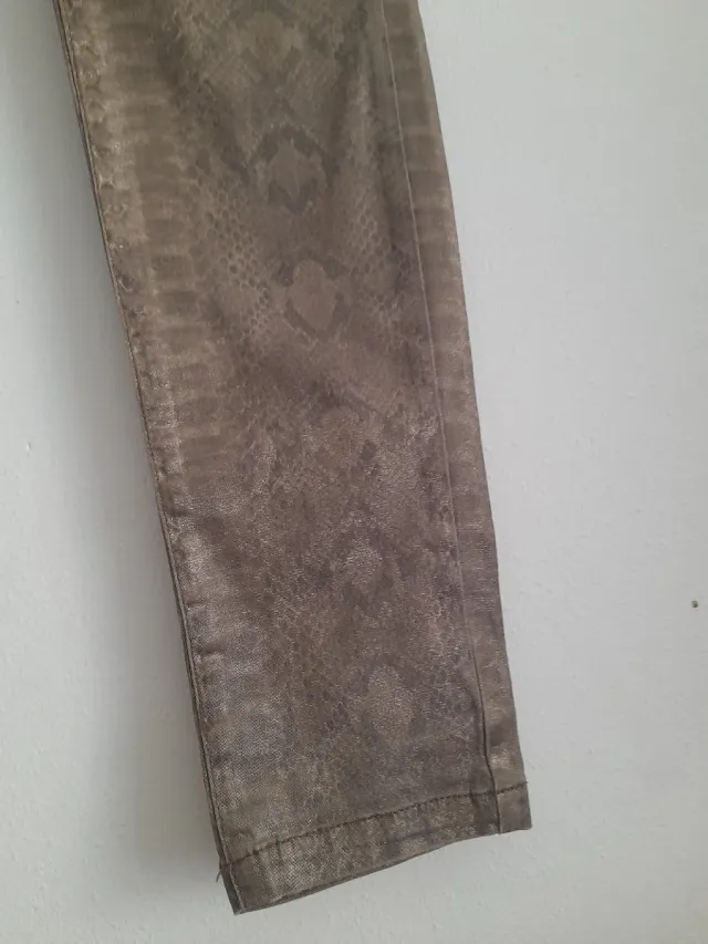 Pantalón estampado serpiente marrón y dorado