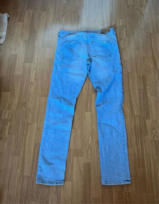 Jeans blu strappati
