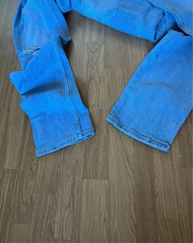 Jeans blu strappati