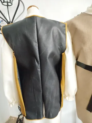 Chaleco medieval mostaza polipiel