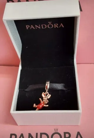 Charm Piglet Disney x Pandora con caja