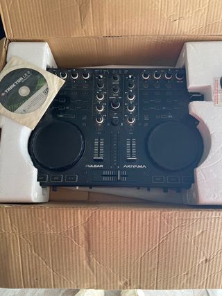 Controlador DJ Akiyama Pulsar Traktor LE 2