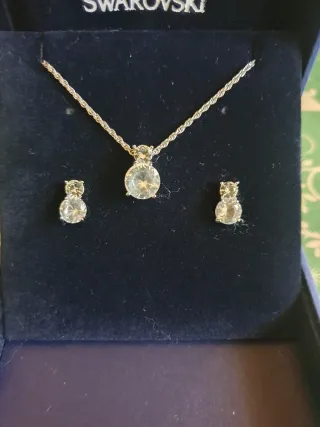 Conjunto Swarovski collar y pendientes
