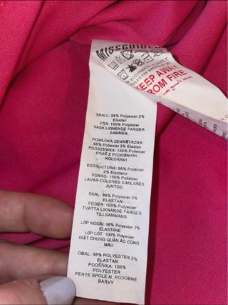 Mini vestido satinado fucsia