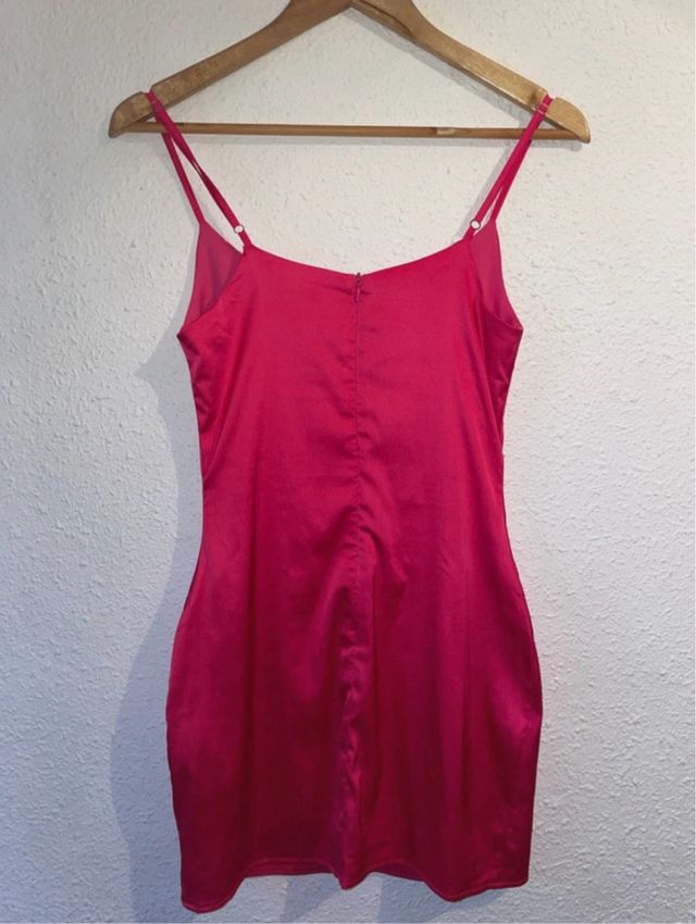 Mini vestido satinado fucsia