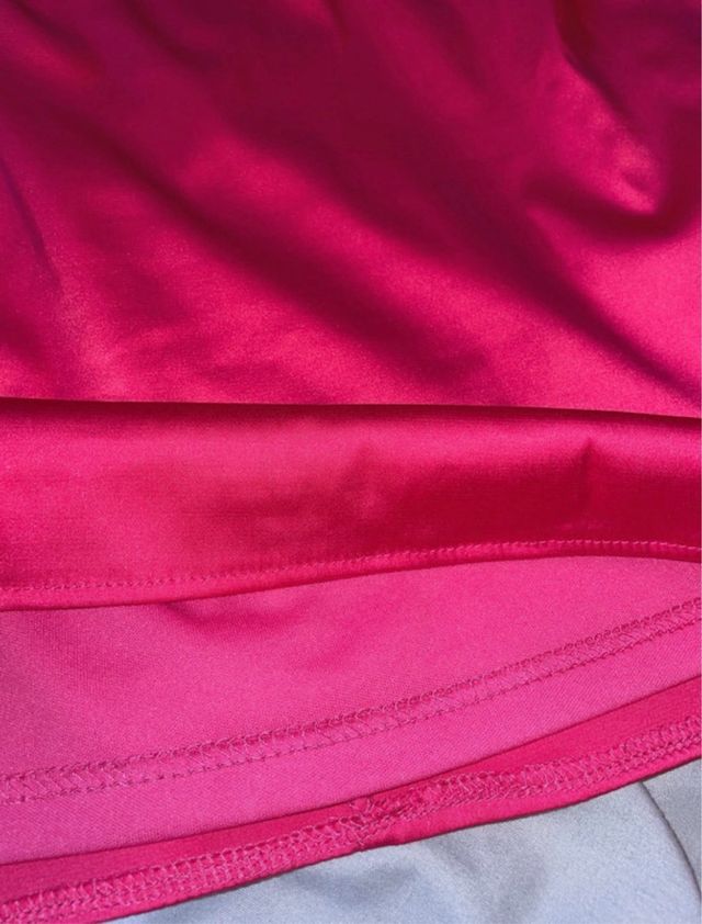 Mini vestido satinado fucsia