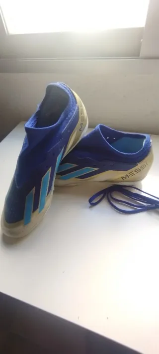 Botas de taco de fútbol Adidas Messi Azul. T.36