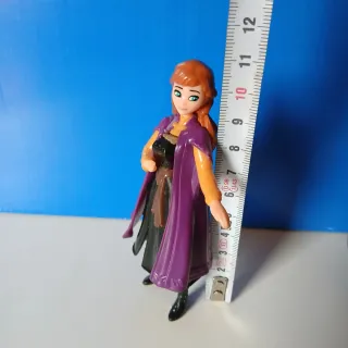 Bambola Elsa Frozen in plastica Kinder regina nevi