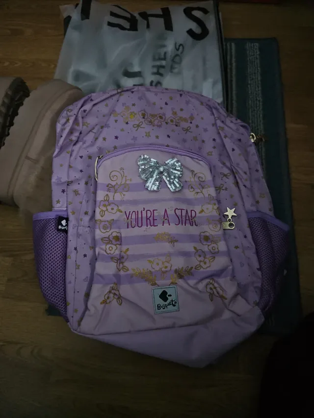 Mochila infantil morada con estrellas nueva