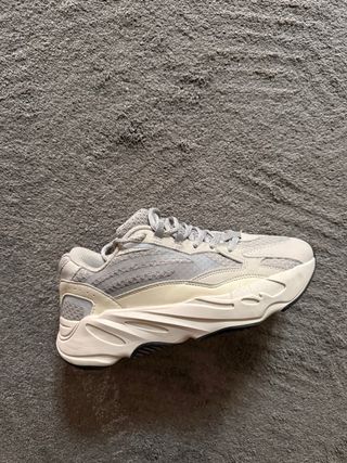 Adidas Yeezy 700 Beige/Gris Talla 40