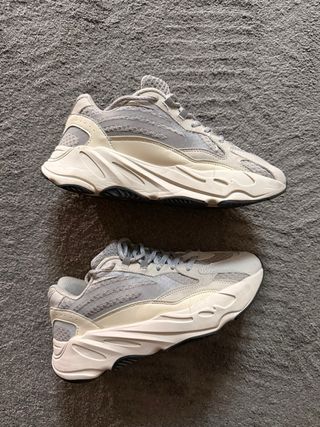 Adidas Yeezy 700 Beige/Gris Talla 40