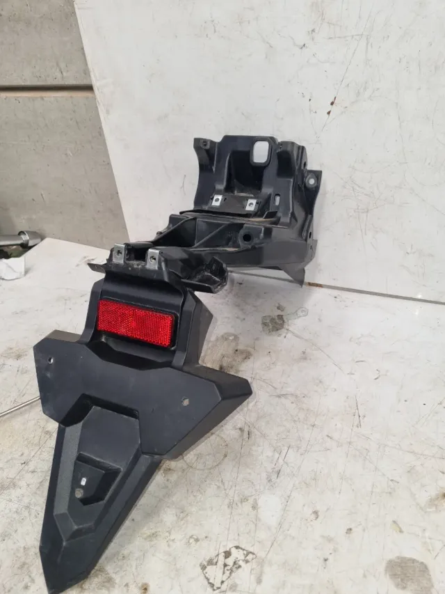 Honda ADV 350cc 2024 Guardabarros Trasero