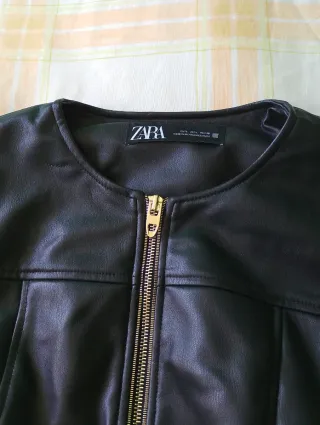 Cazadora ZARA Negra