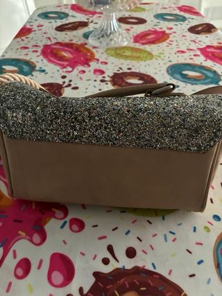 Bolso niña beige y plateado