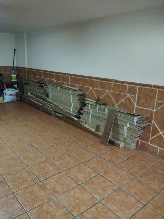 Tarima flotante nogal oscuro (aprox. 45m²)