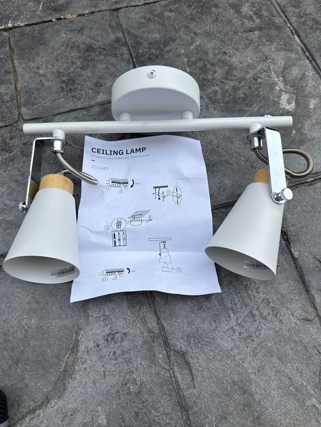 Lámpara de techo metal y madera