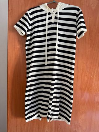 Vestido de rayas con capucha