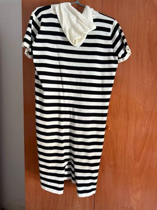 Vestido de rayas con capucha