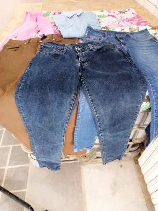 Lotto pantaloni jeans e camicia un pantalone Levi'