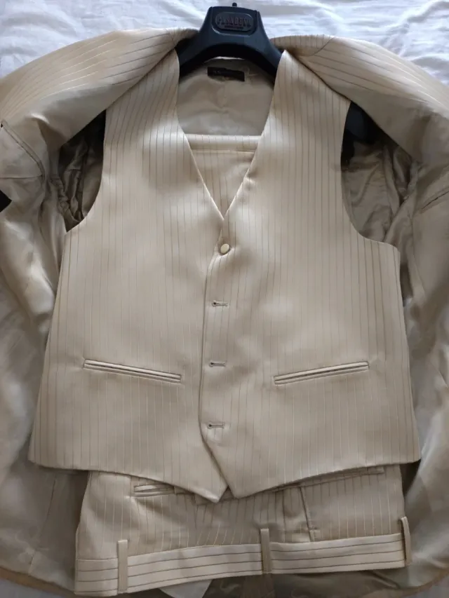 Traje de caballero beige/dorado