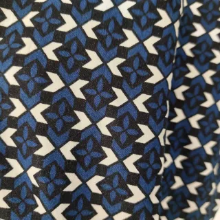 Pantalón estampado elástico azul , blanco y negro