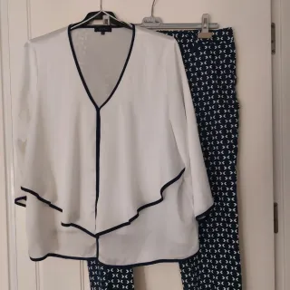 Pantalón estampado elástico azul , blanco y negro