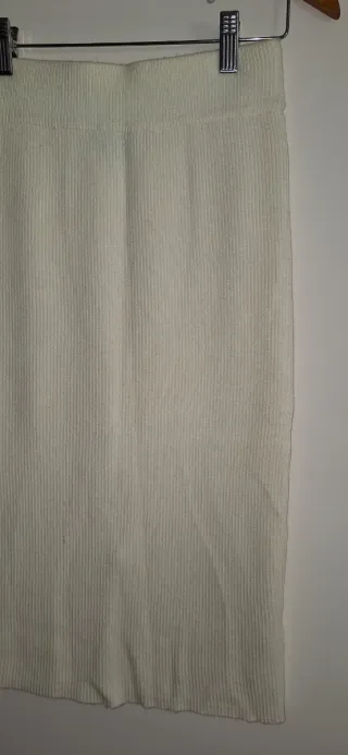 Falda de punto blanca
