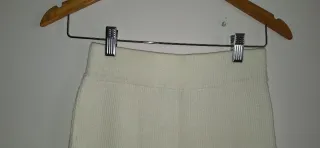 Falda de punto blanca