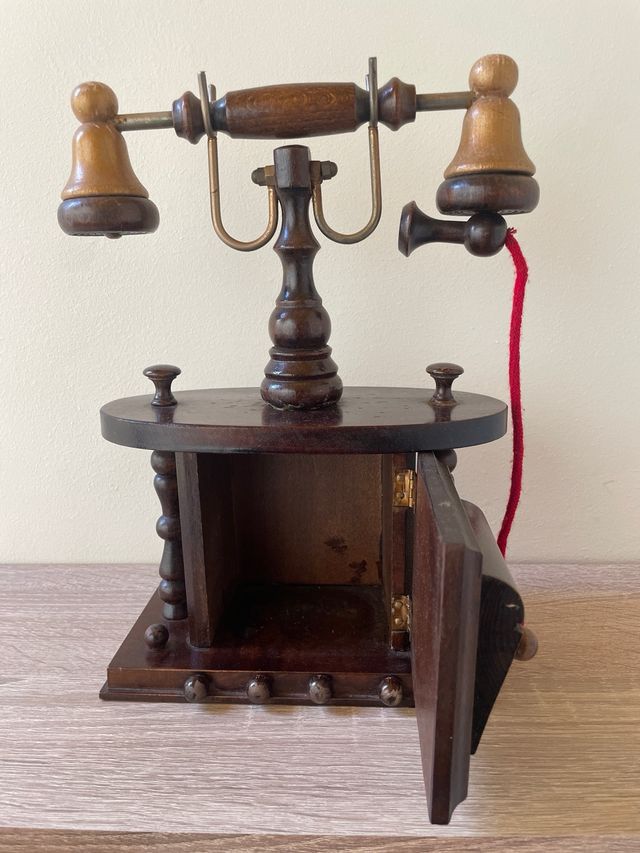 Teléfono antiguo madera imitación