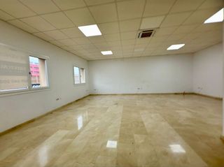 Oficina en venta en San Enrique-Guadiaro-Pueblo Nuevo en San Roque