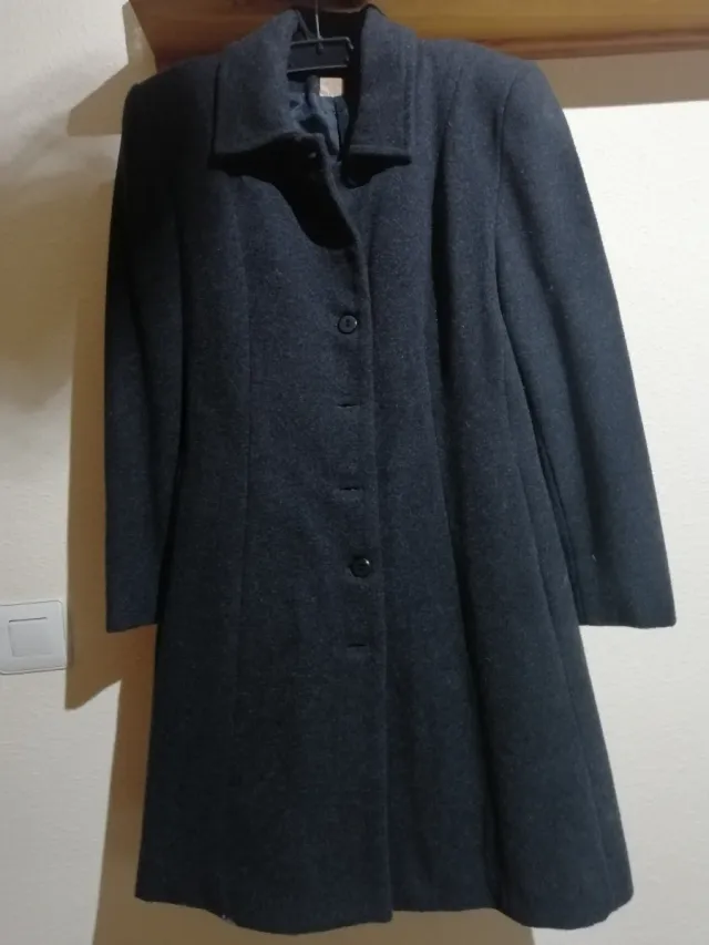 Abrigo de paño gris oscuro