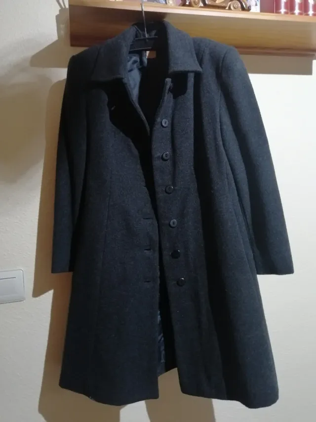 Abrigo de paño gris oscuro