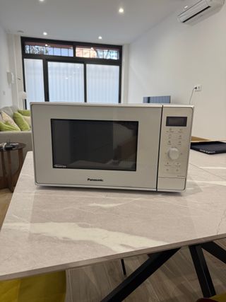 Microondas Panasonic Inverter con Grill