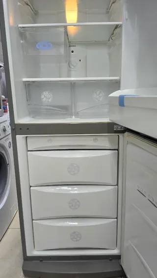 Frigorífico combi LG No Frost Class A +