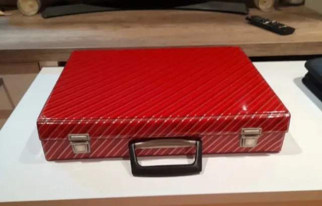 Maletín organizador de casetes rojo