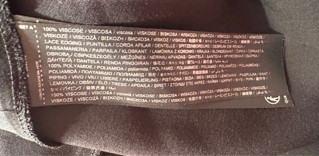 Vestido lencero negro escote asimétrico