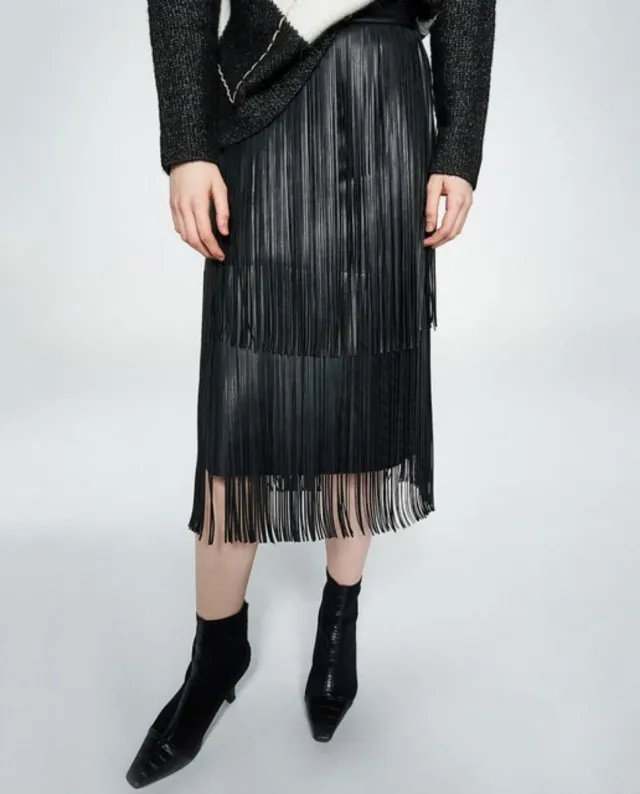 Falda Sfera polipiel negra flecos midi